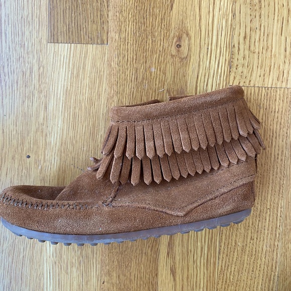 Tan Minnetonka children’s moccasins - Picture 5 of 10